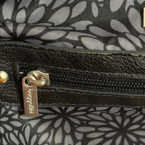 Baggallini Chic Black and Gray Floral Shoulder Bag - Picture 4 of 16